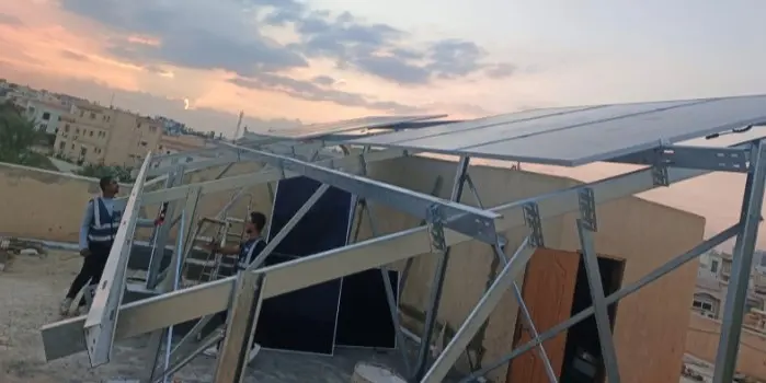 تنفيذ محطة طاقة شمسية 10 كيلو وات متصلة بالشبكة لخدمة فيلا بالعبور