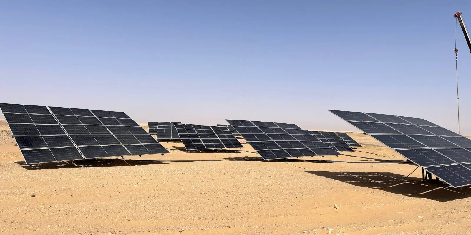 محطة طاقة شمسية 150 كيلو وات على شاسيه متحرك لتشغيل موتور ري 150 حصان بالفرافرة
